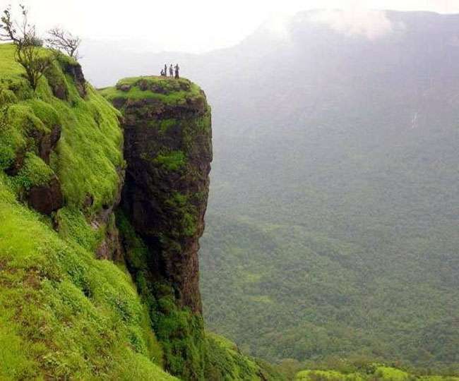 ये है देश का सबसे छोटा हिल स्टेशन, खतरनाक खाई से गुजरती है ट्रेन तो थम जाती हैं सांसे