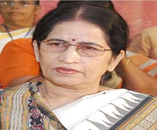 लेखनकक्ष से: औरत अकेली नहीं