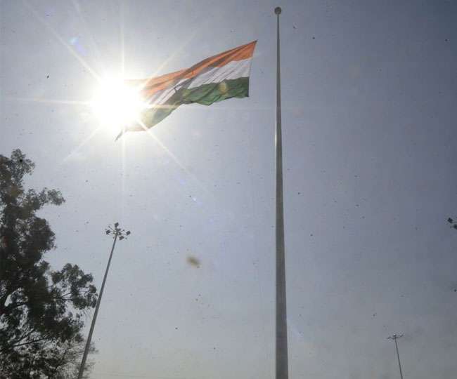 भारत-पाक सीमा पर फहराया देश का सबसे ऊंचा तिरंगा