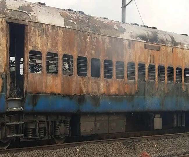 यशवंतपुर-टाटा एक्सप्रेस की पेंट्रीकार में लगी भीषण आग
