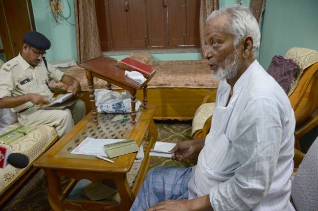 सेवानिवृत अधिकारी व व्यवसायी के घर दिन में ही डकैती कर अपराधियों ने पुलिस को दी खुली चुनौती
