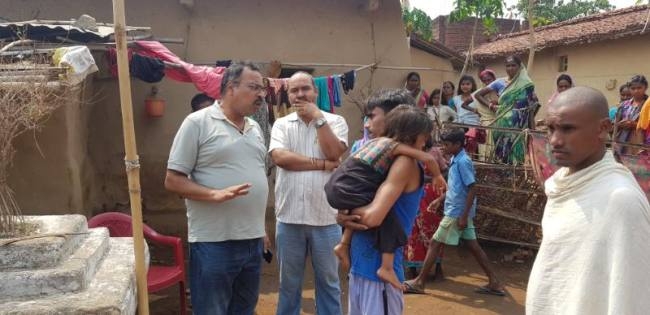 भूख से मौत की जांच को पहुंची टीम