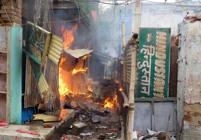बिहार : देवी-देवताओं की तस्वीरें वायरल होने के बाद छपरा में हिंसा, तनाव व्याप्त