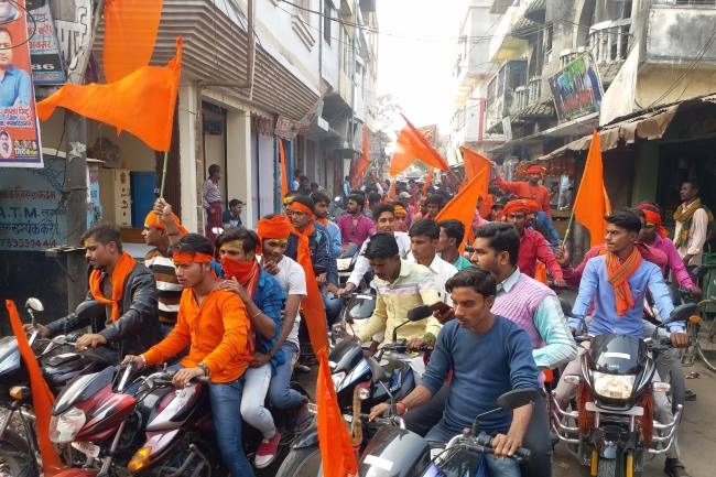 भगवामय हुआ नरकटियागंज, गूंजते रहे श्रीराम के नारे