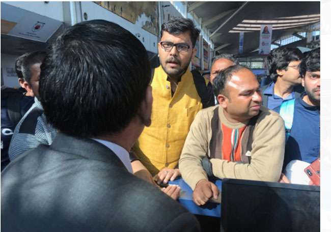 दुर्गापुर आ रहे विमान को लखनऊ में करवाई गई इमरजेंसी लैंडिंग
