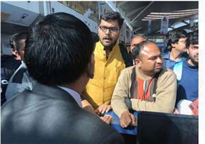 दुर्गापुर आ रहे विमान को लखनऊ में करवाई गई इमरजेंसी लैंडिंग