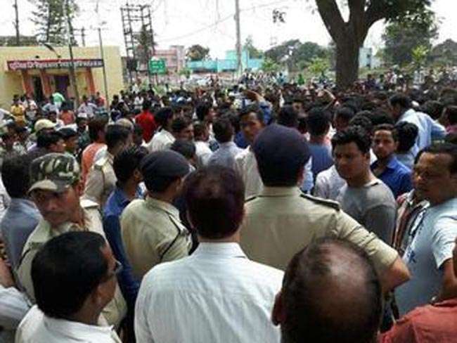 फेसबुक पर धर्मविशेष को लेकर युवक ने की अभद्र टिप्पणी, भड़के लोग, मचा बवाल