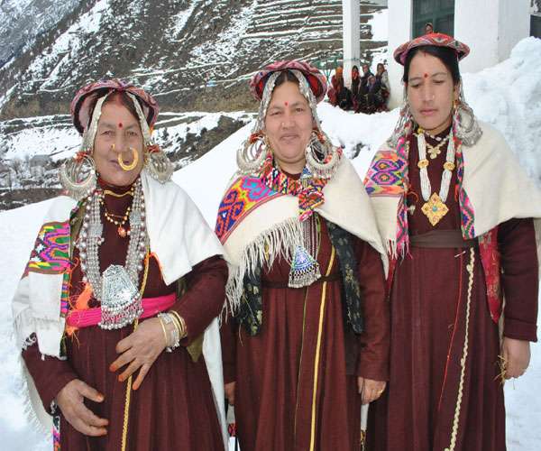 आखिर क्यों पांच दिनों तक पति से अंजान रहती हैं यहां कि महिलाएं