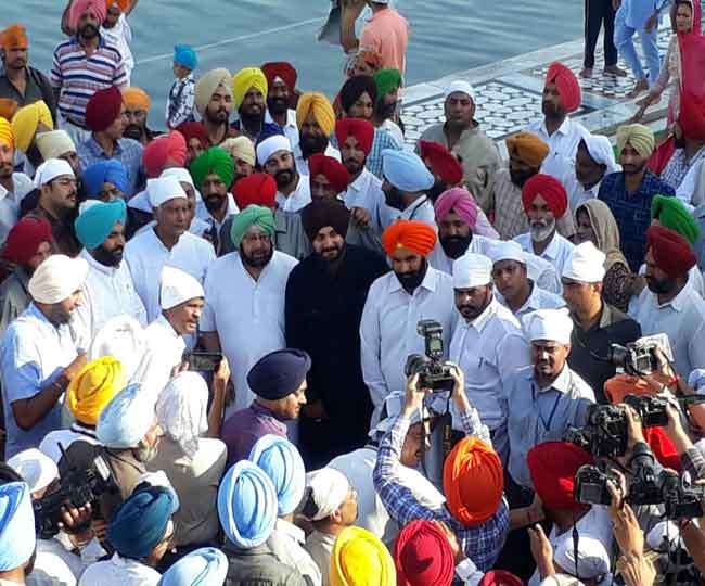 कैप्टन अमरिंदर मंत्रियों व विधायकों संग पहुंचे श्री दरबार साहिब