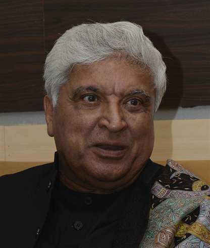 शहर में पहली बार गुम्मा सुन पहले चौंके और फिर मुस्कराए गीतकार जावेद अख्तर