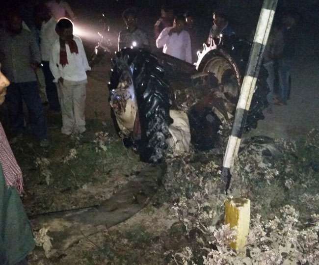 टक्कर में बाल-बाल बची सीमांचल, ट्रैक्टर के परखच्चे उड़े