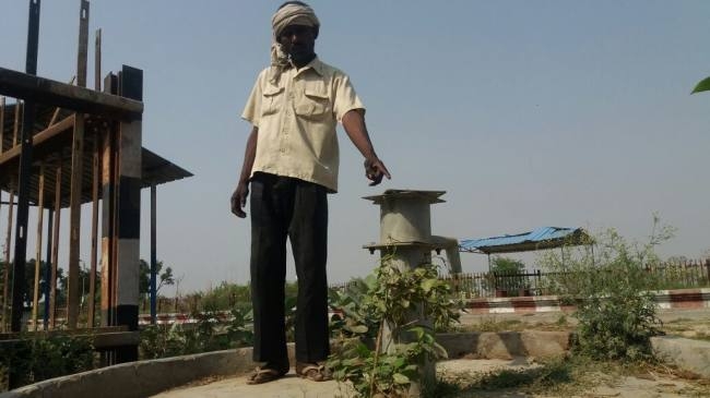 संवरने की बजाए बदरंग हो रही स्टेशनों की सूरत