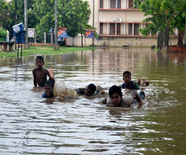 Top Patna News Of The Day 09 July 2019, भाई ने भाई की कर दी हत्या, करंट लगने से चार की मौत, थाने के जर्जर भवन का गिरा छज्जा, बारिश से पटना का हाल बेहाल, AES से गया में छह बच्चों की मौत