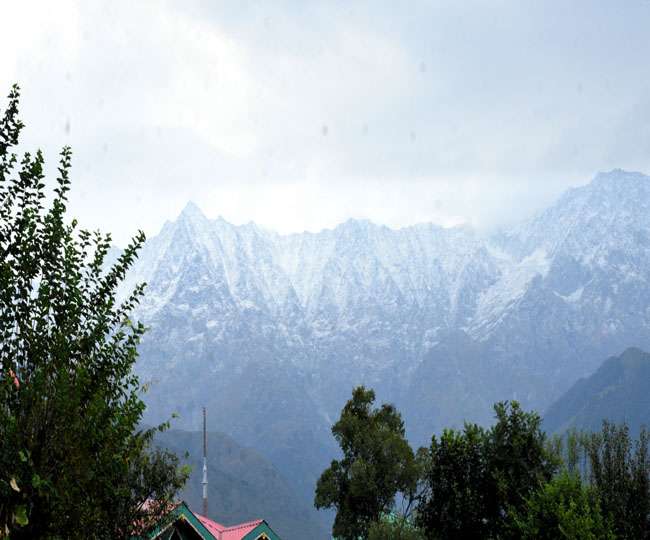 धौलाधार में बर्फबारी, पंजाब सहित कई राज्यों में गर्मी से मिलेगी राहत