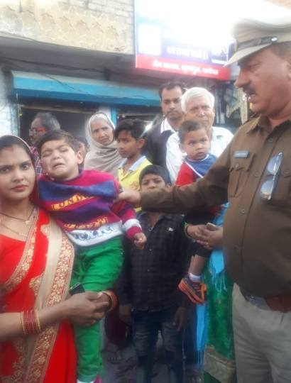 लापता पांच साल की बच्ची को पुलिस ने परिजनों को सौंपा
