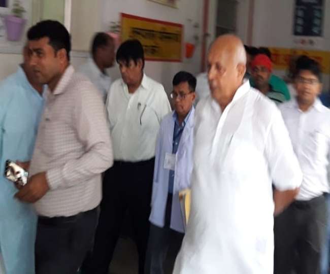 मरीजों का हाल जानने जिला अस्पताल पहुचे कृषि मंत्री Deoria News