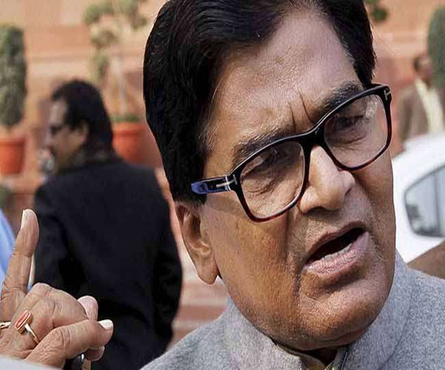 येचुरी की विदाई पर भावुक रामगोपाल, बोले-बदल दो पार्टी का संविधान