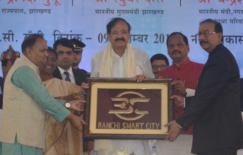 विरोध के बीच निकलता है रास्ता, टैक्स से बढ़ती हैं सुविधाएं