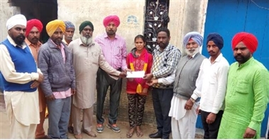 कराटे खिलाड़ी को दी वित्तीय सहायता