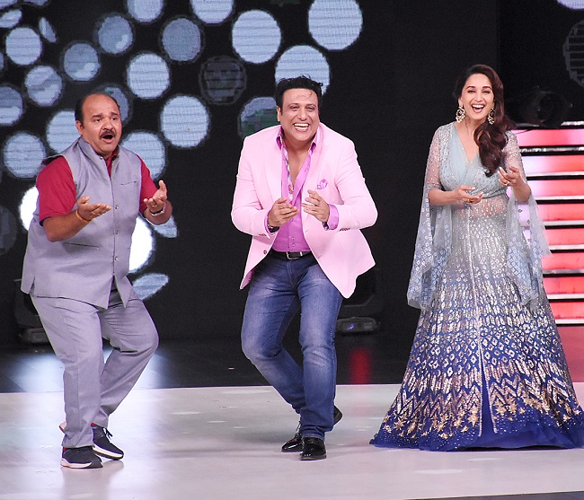 माधुरी दीक्षित और गोविंदा संग Dancing uncle ने कुछ इस प्रकार लगाए ठुमके, तस्वीरों में देखिए