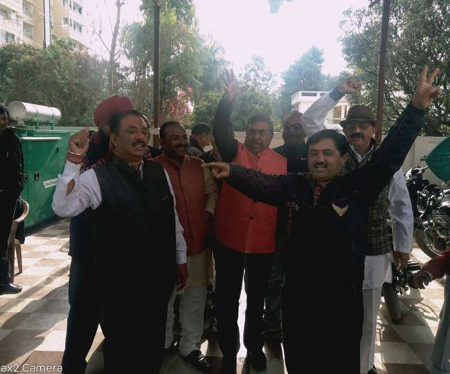 Uttarakhand Election Results 2017: भाजपा प्रदेश कार्यालय में जश्न का माहौल, कांग्रेस भवन में सन्नाटा