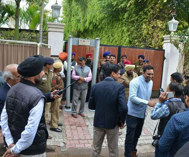 Punjab Election Result 2017: पंजाब कांग्रेस कार्यालय में जश्न का माहौल