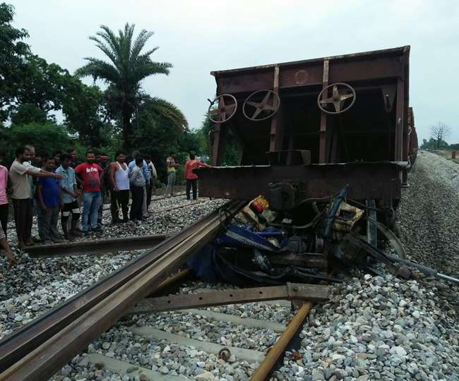 बिना इंजन के पटरी पर 25 किमी दौड़ी मालगाड़ी, कई मवेशी मरे