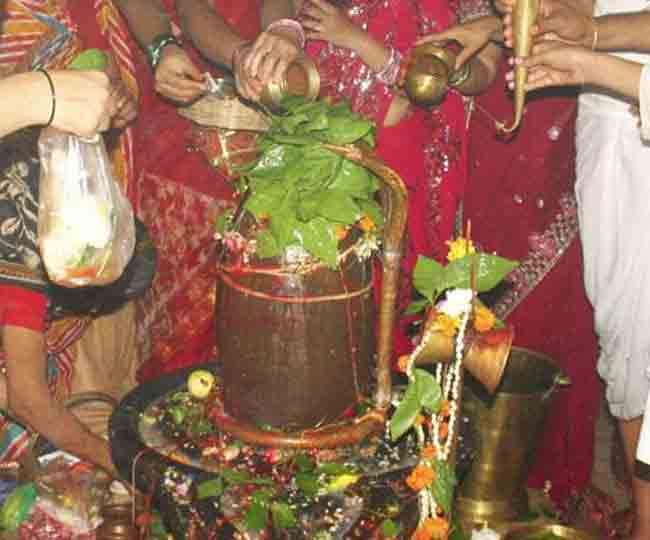 सावन में इन चीजों से करें भगवान शिव का अभिषेक, मिलेगा मनचाहा फल