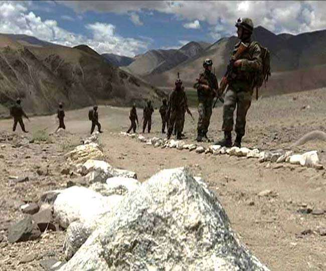 चीन सीमा पर सक्रिय हुई सेना, कुछ ही फीट की दूरी पर आमने-सामने है दोनों देशों के सैनिक