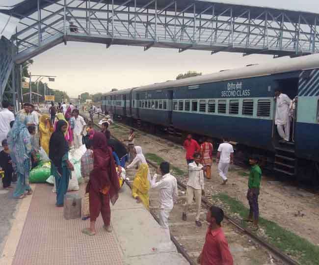 सिरसा में रेल सेवा शुरू, मोबाइल डाटा बेस इंटरनेट सेवा भी बहाल