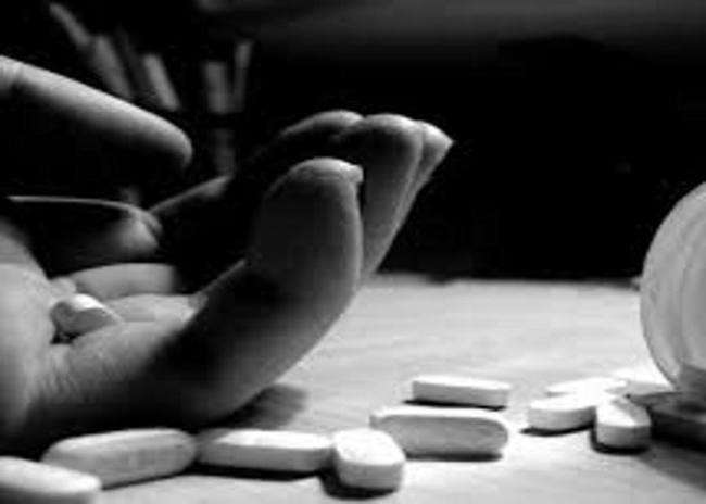 दहेज उत्पीड़न का मुकदमा दर्ज होने पर सास ने गटका जहर