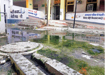 जिला अस्पताल : गंदगी इतनी...डॉक्टर भी आने से कर रहे इन्कार Bareilly News