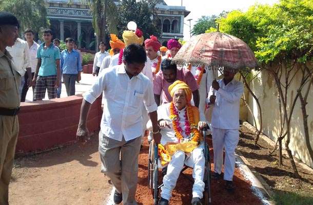 Royal family of Dumraon celebrates traditional weapon worship
