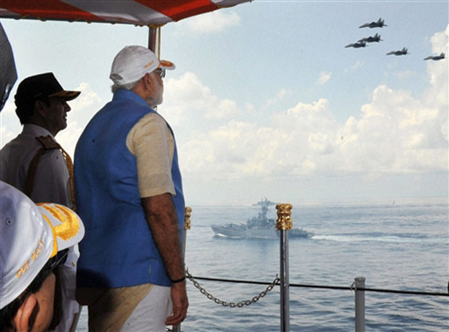 समंदर के सिकंदर बने मोदी, देखें तस्वीरें