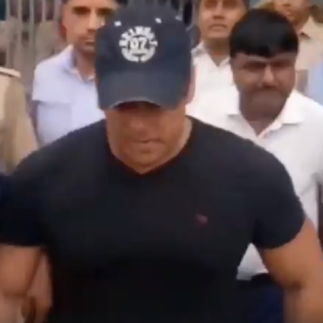 सलमान खान मायानगरी पहुंचे, जोधपुर से मुंबई तक की देखें तस्वीरें