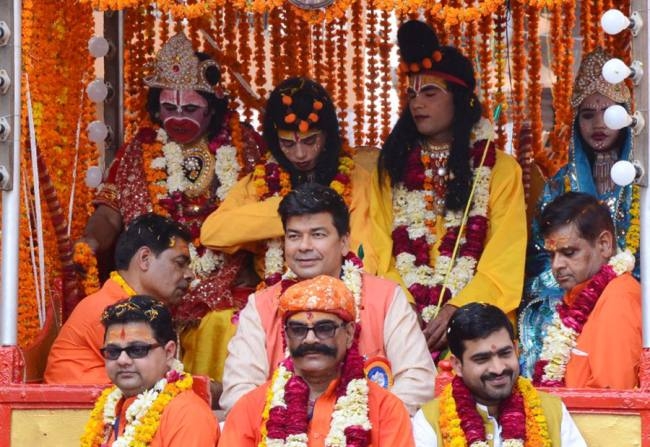 अयोध्या लौटे श्रीराम, श्रद्धालुओं ने की पुष्पवर्षा
