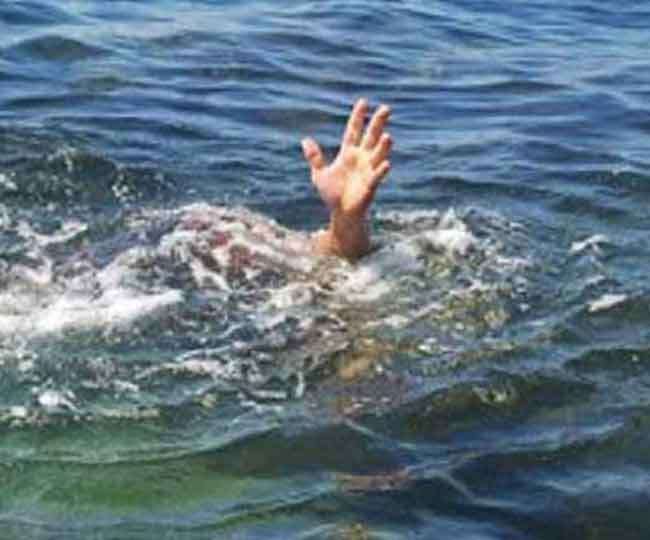 बीटेक के दो छात्रों की नदी में बहने से मौत, पांच को बचाया