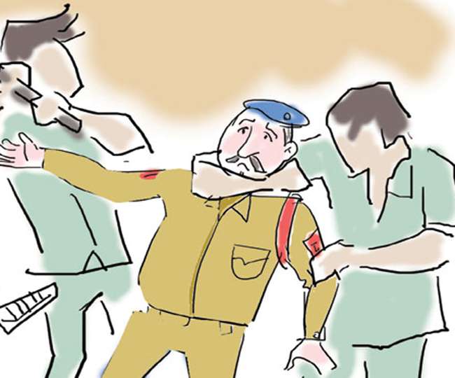दून और हरिद्वार पुलिस को बंधक बनाकर पीटा, वर्दी फाड़ी