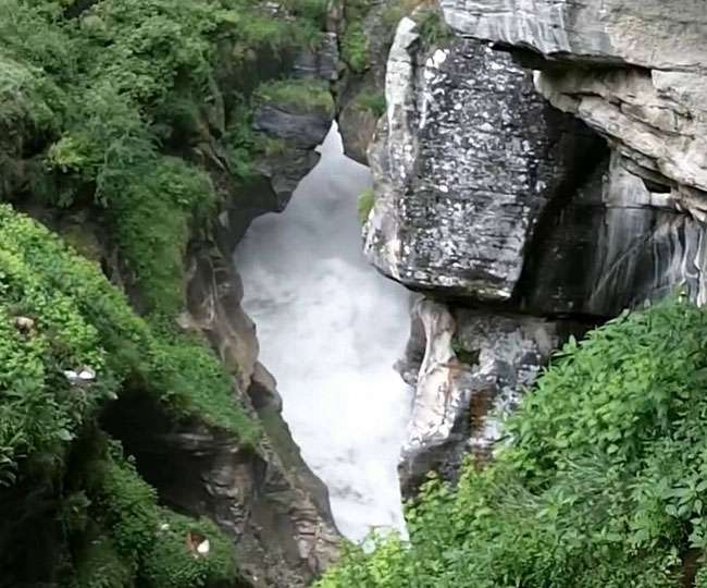 केदारपुरी में बना अब तक का सबसे लंबा वैली ब्रिज, जानिए खासियत...