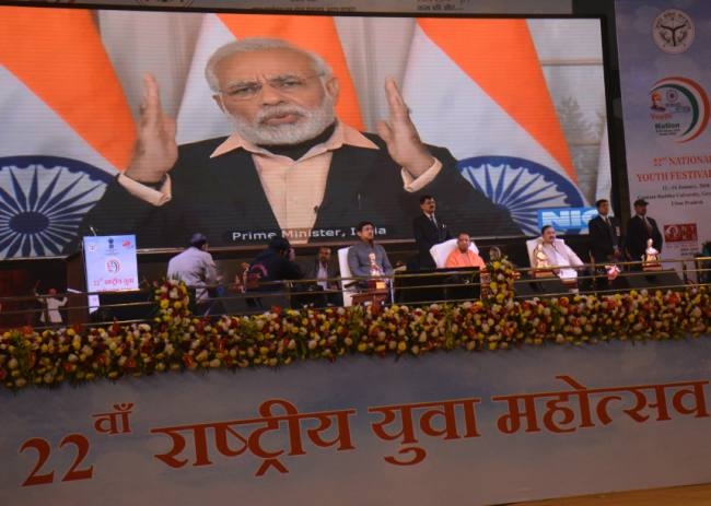अपनी ऊर्जा से श्रेष्ठ राष्ट्र का निर्माण करें युवा : नरेंद्र मोदी