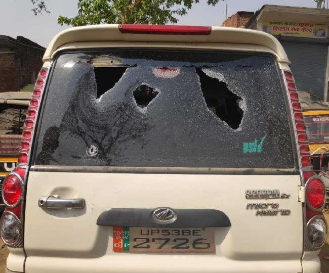 गोरखपुर में भाजपा नेता की स्कार्पियो पर फायरिंग, शीशा तोड़ा