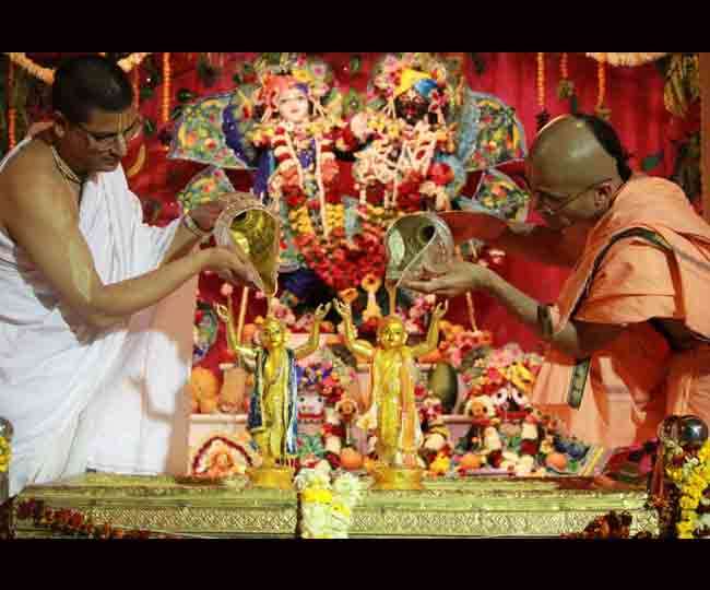 तीन दिन की होगी कृष्ण जन्माष्टमी, राशि के मुताबिक ऐसे करें कृष्ण जी को प्रसन्न