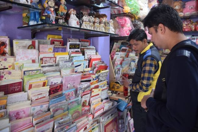 वेलेटाइन: उपहार के साथ भावनाओ का एहसास