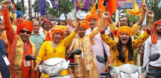 रामनवमी पर शोभायात्रा निकाली