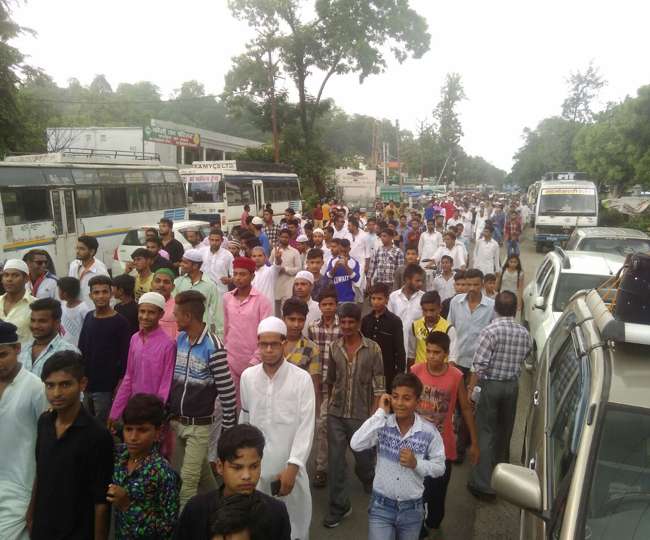 मुस्लिम समुदाय लोगों ने पाकिस्तान के खिलाफ किया प्रदर्शन