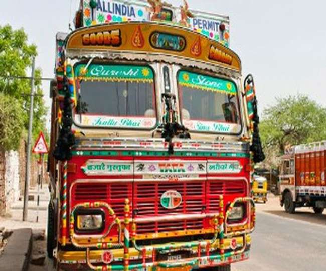 रुद्रपुर में ट्रक चालक ने एआरटीओ को कुचलने का किया प्रयास