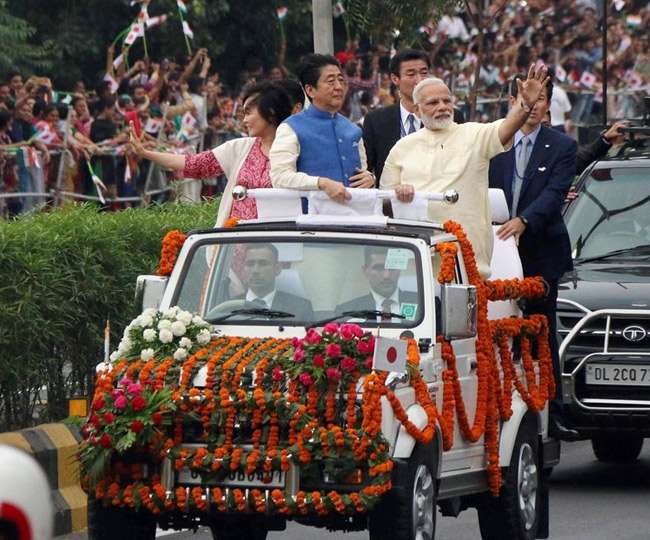 अहमदाबाद पहुंचकर भारतीय रंग में रंगे जापानी पीएम शिंजो एबी