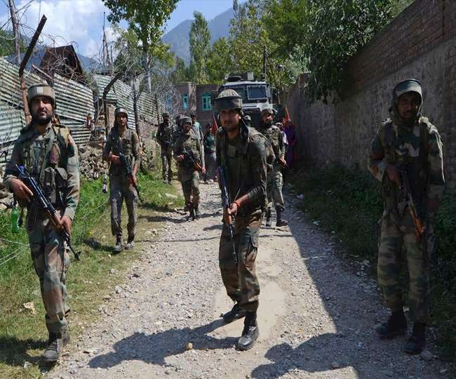 जम्मू कश्मीर के पहलगाम में मुठभेड़, सुरक्षाबलों के घेरे में आए तीन आतंकी