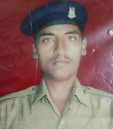 Pulwama Terror Attack: पत्नी कर रही थी पति के फोन का इंतजार और आ गई शहादत की खबर