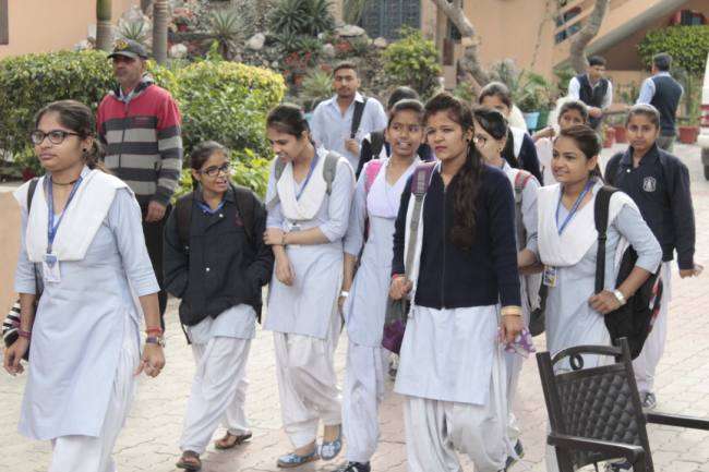 बिजनेस स्टडी का पेपर देख खिले चेहरे